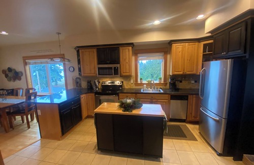 Birch Bay Condo | Beautiful Luxury Condo with Stunning Views, Sleeps 4