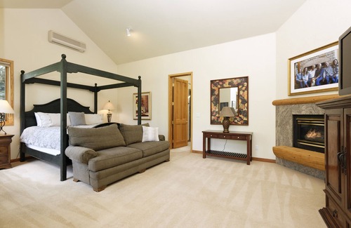 Woody Creek House | Beautiful Luxury Home on the Roaring Fork River in Woody Creek