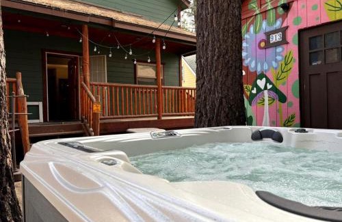 Peter Pan House | Beautiful Modern Cabin in with Fire Pit and Hot Tub, the Perfect Base for Outdoor Adventures in Big Bear, California