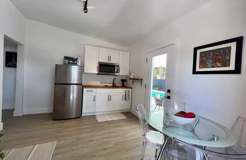 Sunset House | Beautiful mid-century modern home 5min to dwntown