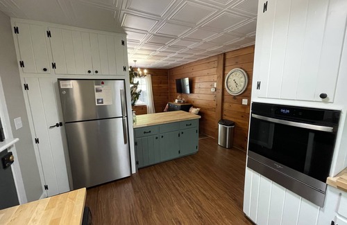 Waynesville House | Beautiful Mid-Century Modern Home in Downtown Waynesville