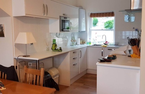 Ventnor Apartment | Beautiful modern 3 bedroom penthouse, a stone's throw from the beach.