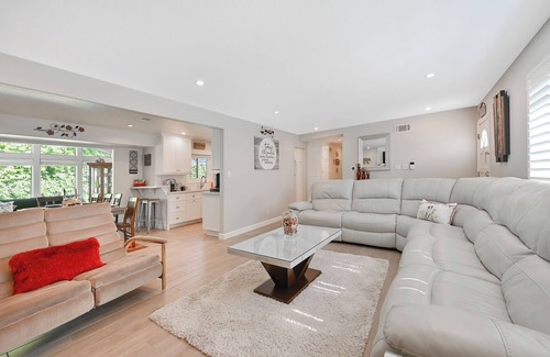 Orange House | Beautiful Modern Clean Family 1 Story Home! Near Disneyland, Chapman Convention