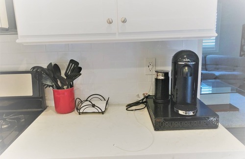 Orange House | Beautiful Modern Clean Family 1 Story Home! Near Disneyland, Chapman Convention