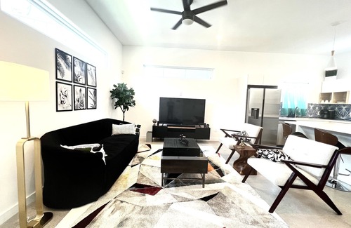 Eastside Promise Neighborhood House | Beautiful Modern house close to Downtown san antonio