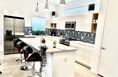 Eastside Promise Neighborhood House | Beautiful Modern house close to Downtown san antonio