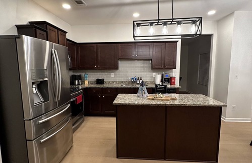 Fairburn House | Beautiful Modern Home near Downtown and Airport