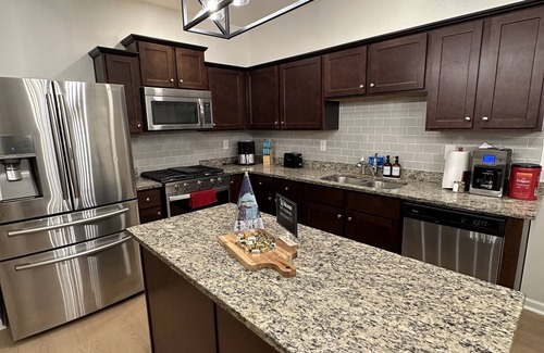 Fairburn House | Beautiful Modern Home near Downtown and Airport