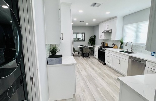 Glendale House | Beautiful Modern House in Prime Glendale