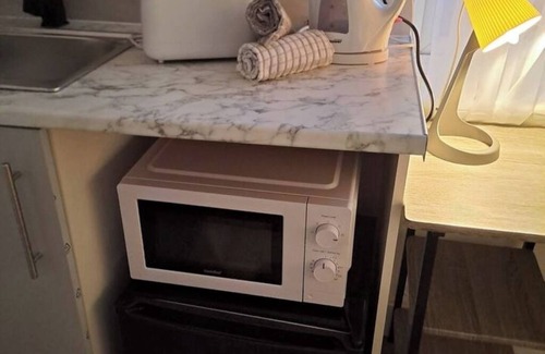 Hendon Apartment | *Beautiful Modern Studio Flat; Professional Market