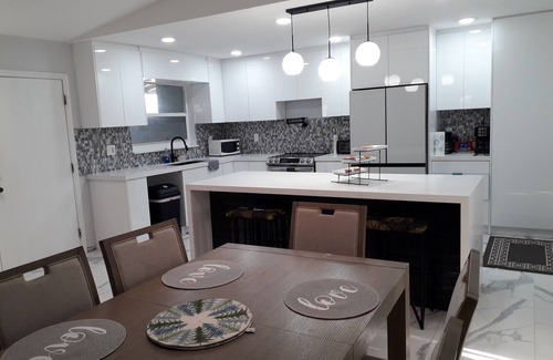 Carol City House | Beautiful Modern Lifestyle Home