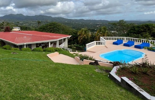 St. George's House | Beautiful Mountain and Ocean View Retreat