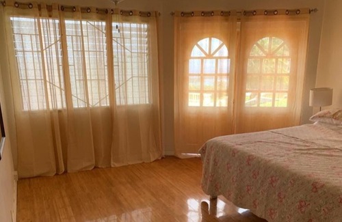 St. George's House | Beautiful Mountain and Ocean View Retreat
