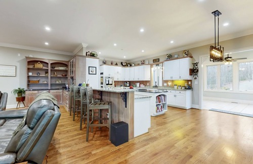 Hendersonville House | Beautiful Mountain view home in Hendersonville with private home theatre