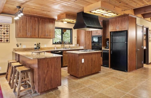 Placerville Ski Chalet | Beautiful Mountain Chalet- Sierra Tahoe Area