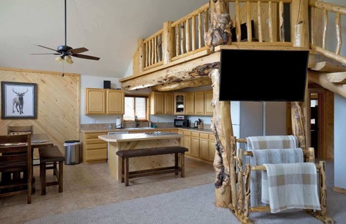 South Fork House | Beautiful Mountain Cabin w/Wraparound Deck/Private Washer/Dryer/Free WiFi