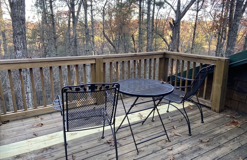 Lakemont Cabin | Beautiful Mountain Cabin, 2 bdrm, 2 bath + loft, cozy fireplace!
