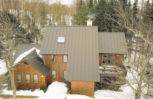 Bromley Mountain House | Beautiful Mountain Getaway - Last Minute Booking Promos! Minutes from Manchester