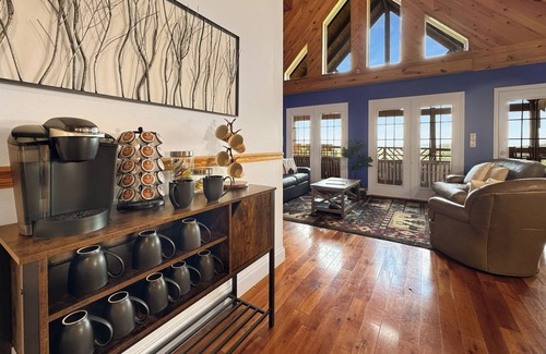 Wolf Laurel House | Beautiful Mountain Home: 6BR/4BA Hot Tub+Game Room+Golf+Views