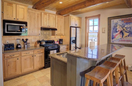Fraser Cabin | Beautiful Mountain Home - Great Views - Hot Tub - Free Shuttle To Ski Resort