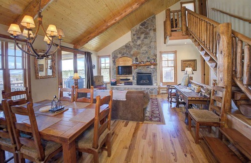 Fraser Cabin | Beautiful Mountain Home - Great Views - Hot Tub - Free Shuttle To Ski Resort