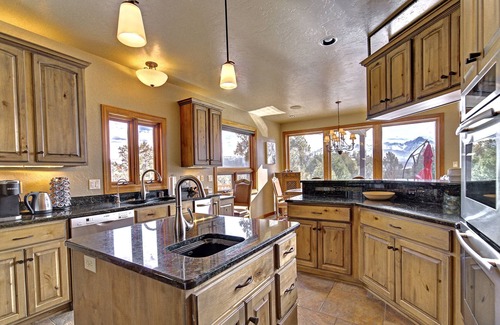 Pleasant Valley House | Beautiful Mountain Retreat Long Term 31 Day Rental (minimum)