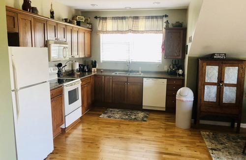 Leicester House | Beautiful Mountain Views on 35 Acre Horse Farm!