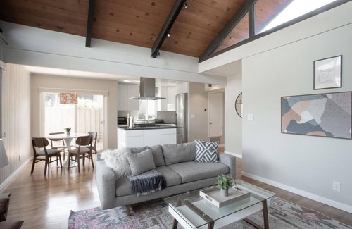 Mountain View House | Beautiful Mountain View 2BR w/A/C, nr Dining & Tech Hubs, by Blueground
