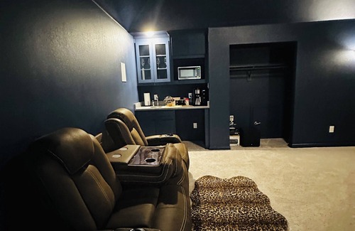 Anna House | Beautiful nature preserved lake side home