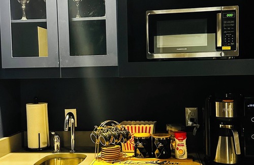 Anna House | Beautiful nature preserved lake side home