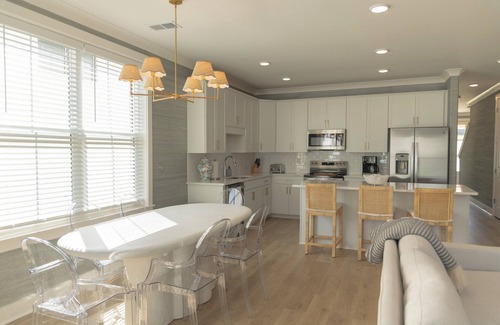 University Hills Condo | Beautiful New 3 Bedroom 3.5 Bath Condo: < 2 Miles from The Grove and Square!