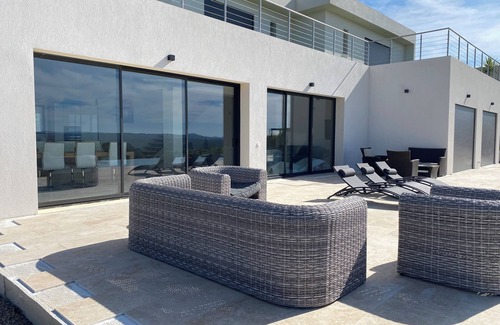Cotignac House | Beautiful new housse with splendid view and big pool.
