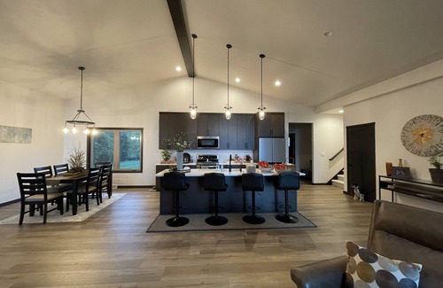 Black Wolf House | Beautiful new lake home in quiet neighborhood just minutes away from EAA!