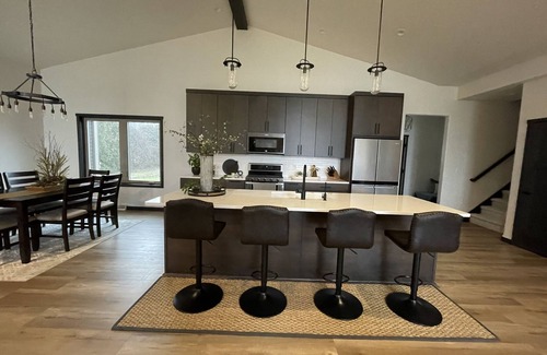 Black Wolf House | Beautiful new lake home in quiet neighborhood just minutes away from EAA!