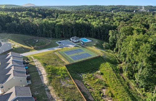 Lithonia Apartment | Beautiful New Townhome 25 mins from Metro Atlanta