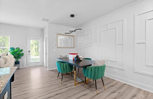 Lithonia Apartment | Beautiful New Townhome 25 mins from Metro Atlanta