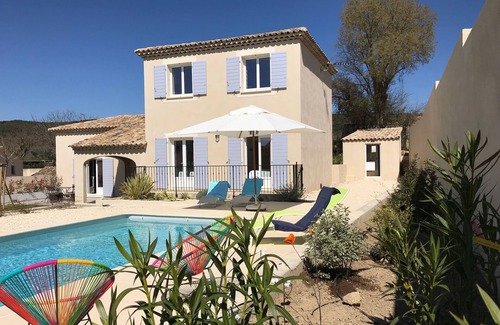 Argilliers House | Beautiful new villa with garden and pool between vineyards and scrubland