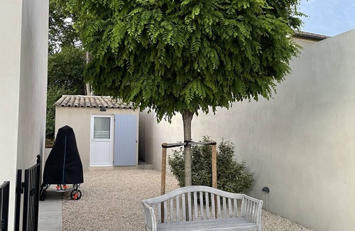 Argilliers House | Beautiful new villa with garden and pool between vineyards and scrubland