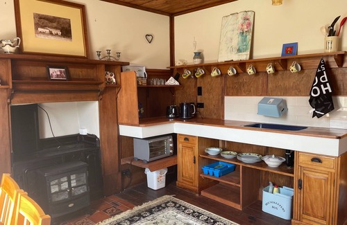 Dunedin House | Beautiful newly restored 1860s early settlers cottage