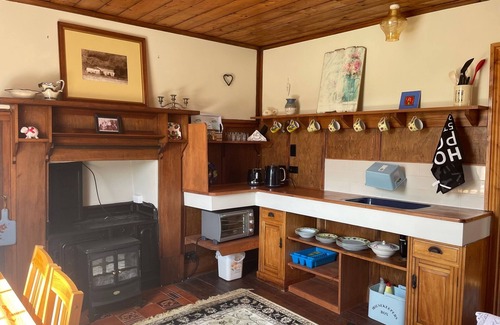 Dunedin House | Beautiful newly restored 1860s early settlers cottage