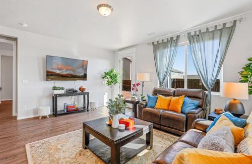 Bellemont House | Beautiful Newly Built Home with Central AC