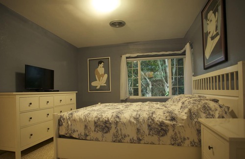 Eustis House | Beautiful newly refurbished 3/2 with new everything! Hilltop view!!