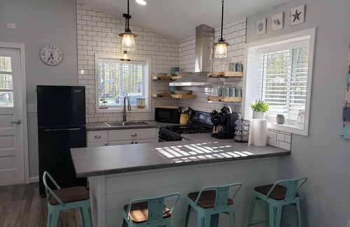 Geneva-on-the-Lake Cottage | Beautiful newly remodeled cottage - Walk to strip, close to spire