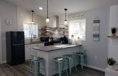 Geneva-on-the-Lake Cottage | Beautiful newly remodeled cottage - Walk to strip, close to spire