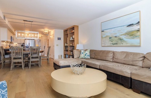 South End House | Beautiful ocean front duplex with private ground floor apartment