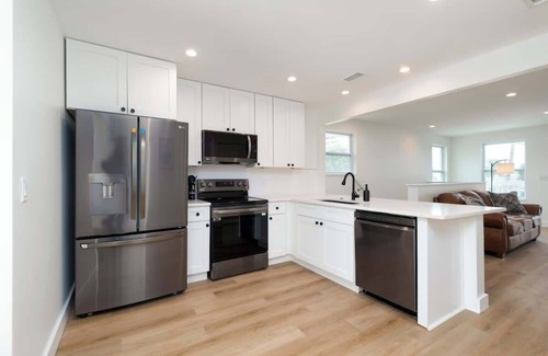 Neptune Beach Apartment | Beautiful Ocean View Oasis