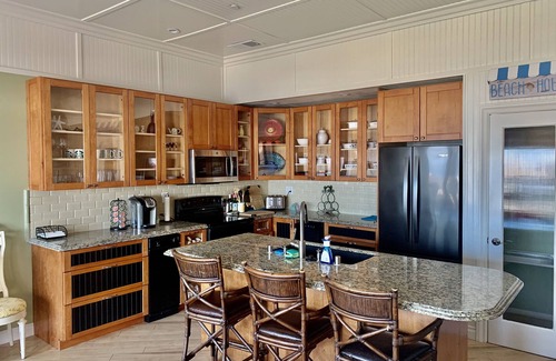 Imperial Beach Condo | Beautiful ocean view condo on the beach w/communal pool & hot tub