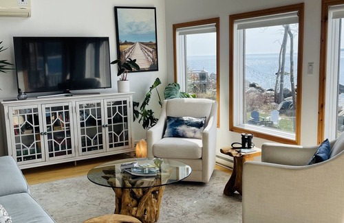 Summerville Centre House | Beautiful Oceanfront home steps to Summerville beach