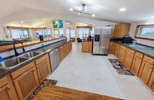 Kailua-Kona House | Beautiful Oceanview Home and Studio