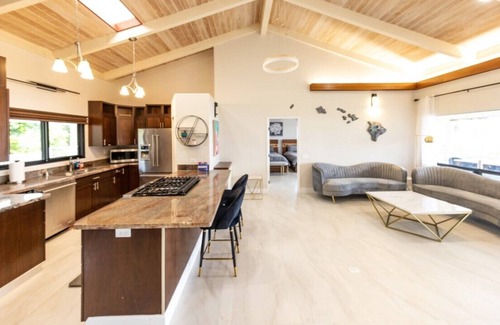 Kailua-Kona House | Beautiful Oceanview Homes and Studio w/ Pool + Spa